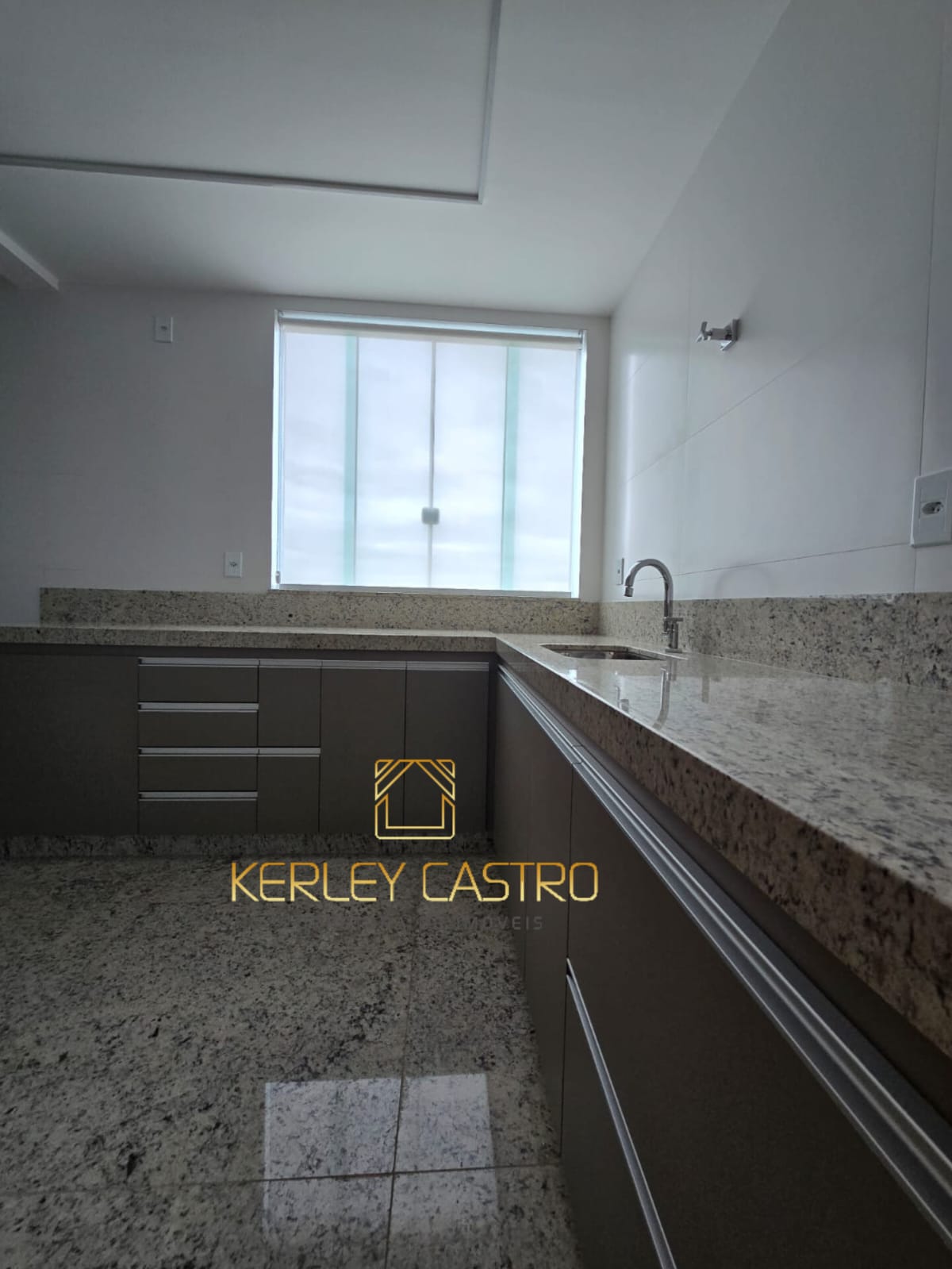 VENDO LINDA COBERTURA C/ 04 QUARTOS-SANTA HELENA- em Sete Lagoas, MG